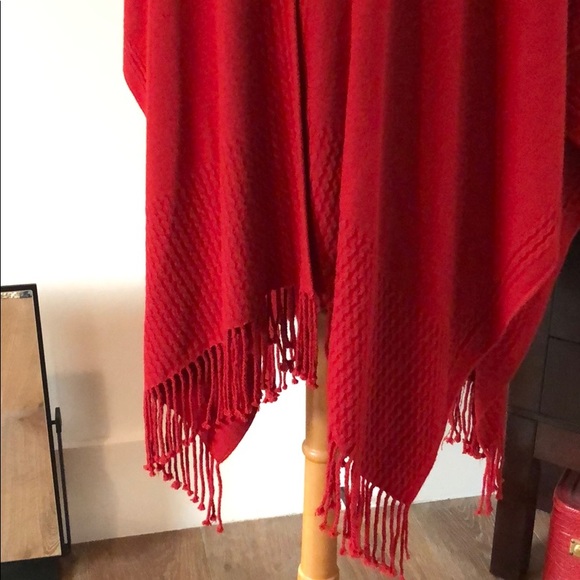 Gorgeous Red Shawl - Picture 4 of 8